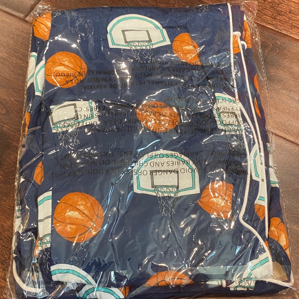 Posh Peanut Bamboo Swish Basketball Short Sleeve Pajama Set Size Medium NWT - Picture 5 of 5